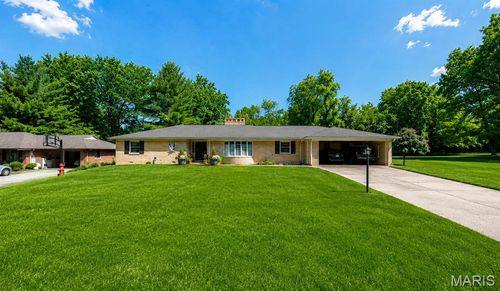 204 Country Club Ln, Belleville, IL, 62223-1910 | Card Image
