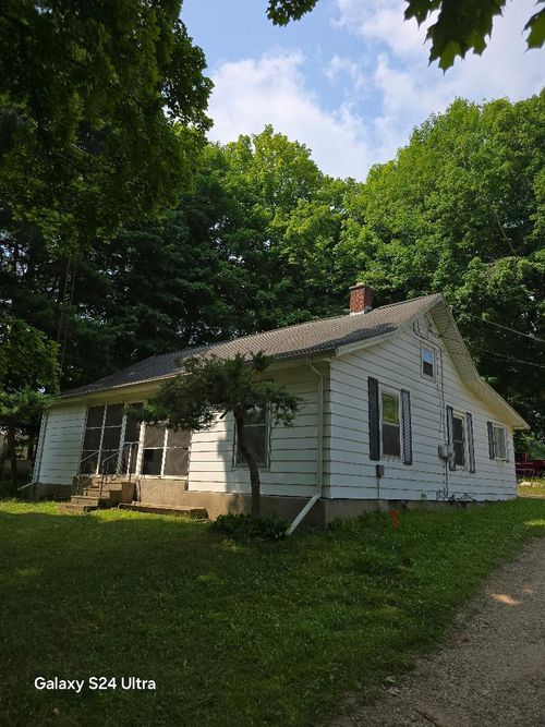 12402 N Red Bud Trl, Buchanan, MI, 49107-9139 | Card Image