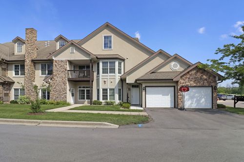 6754 S 34th St, Franklin, WI, 53132-8311 | Card Image