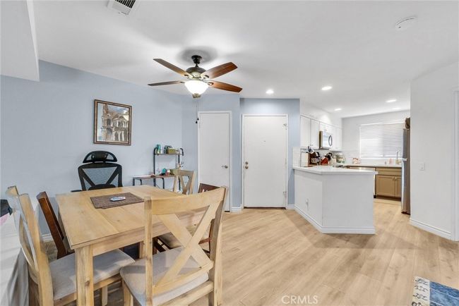 25429 Pine Creek Ln, Condo with 2 bedrooms, 1 bathrooms and 2 parking in Wilmington CA | Image 6