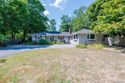 237 Oakwood Rd, Huntington, NY, 11743-4253 | Card Image