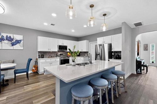 952 Hometown Pkwy, Kyle, TX, 78640-5830 | Card Image