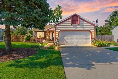 1277 Calumet Dr, Dewitt, MI, 48820-8621 | Card Image