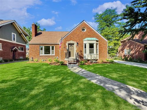 807 Barrington Rd, Grosse Pointe Park, MI, 48230-1726 | Card Image
