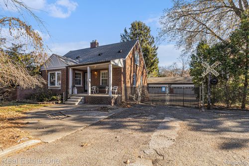 1530 Hubbard St, Garden City, MI, 48135-1270 | Card Image