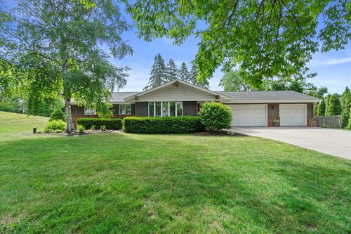 3560 Goetz Dr, Brookfield, WI, 53005-2141 | Card Image