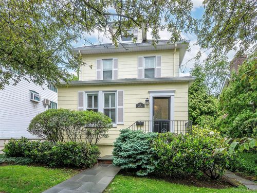 28 Monroe St, Port Washington, NY, 11050-3228 | Card Image