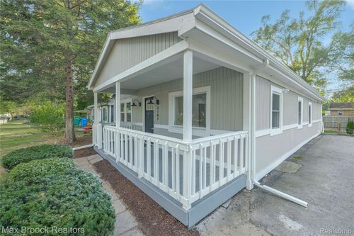 3187 Woodlawn St, Commerce Township, MI, 48390-1493 | Card Image