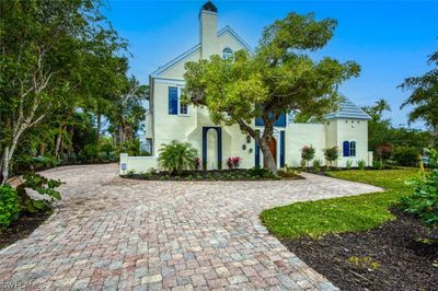 542 Kinzie Island Court, House other with 3 bedrooms, 3 bathrooms and null parking in Sanibel FL | Image 2