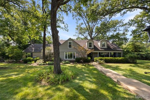 2 Middlebrook Ln, Creve Coeur, MO, 63141-7820 | Card Image