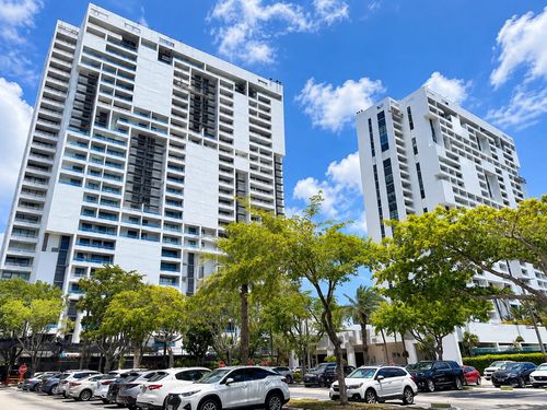 828-20355 Ne 34th Ct, Aventura, FL, 33180-3300 | Card Image
