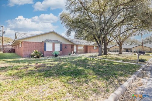 1413 Summit Dr, Gonzales, TX, 78629-4743 | Card Image