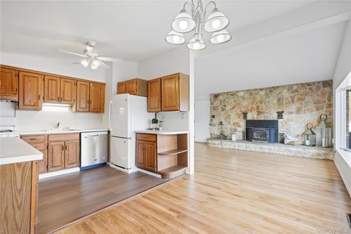 31 S Lexow Ave, Nanuet, NY, 10954-3234 | Card Image