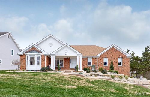 1116 S Charlemagne Dr, Lake St Louis, MO, 63367-2410 | Card Image