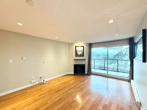 203-111 10th W, Vancouver, BC, V5Y1R7 | Card Image