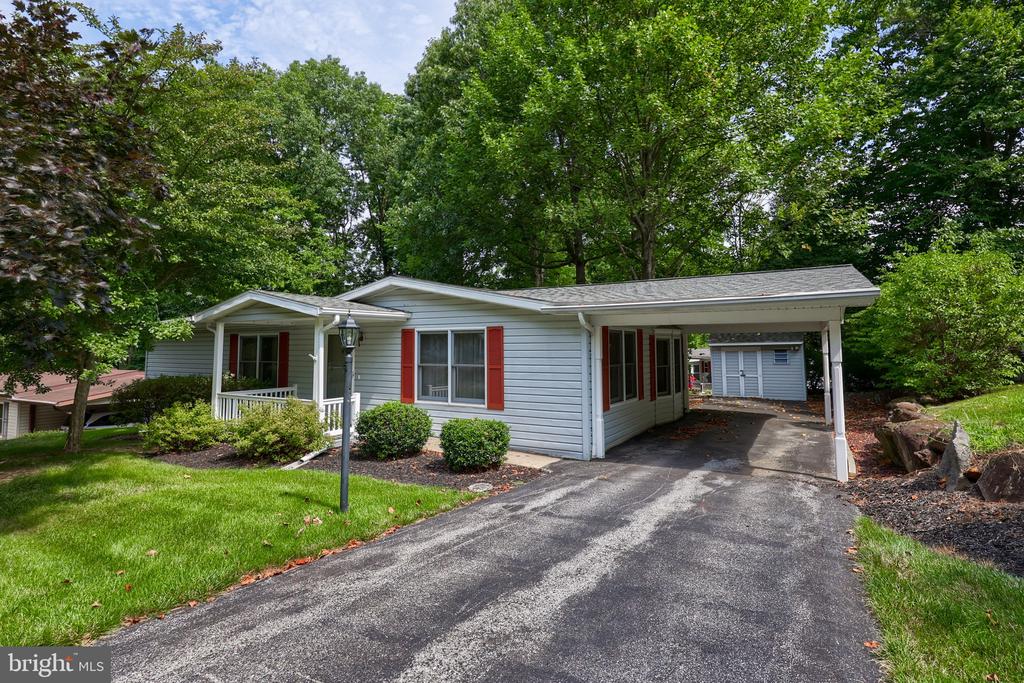 Oak Ln, Manheim, PA 17545