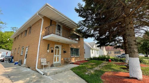 3952 S 43rd St, MILWAUKEE, WI, 53220-2751 | Card Image
