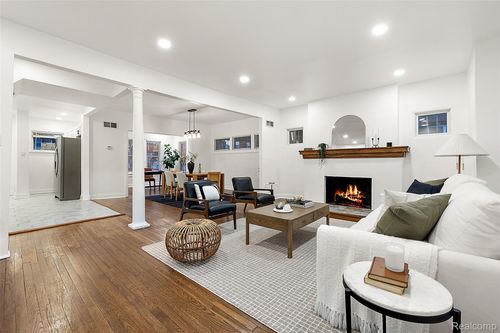 1667 Edison St, Detroit, MI, 48206-2038 | Card Image