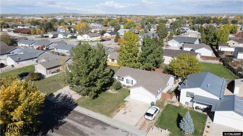 208 Bow St, Douglas, WY, 82633-2573 | Card Image