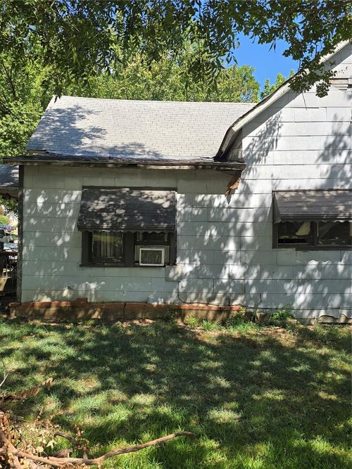 330 W Texas St, Denison, TX, 75020-6375 | Card Image