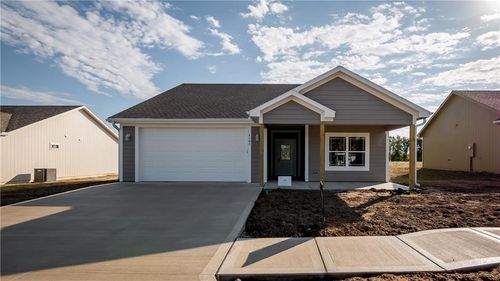 1405 Ne White Oaks Lane Lane, Oak Grove, MO, 64075 | Card Image