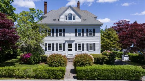 99 Central St, Narragansett, RI, 02882-3658 | Card Image
