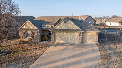 3218 Debbie Ln, Bartlesville, OK, 74006-6505 | Card Image