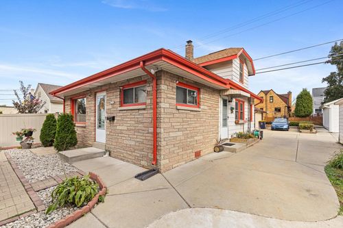 2352 S 79th St, WEST ALLIS, WI, 53219-1715 | Card Image