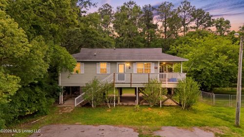8621 Old Stage Road, Moss Point, MS, 39562 | Card Image