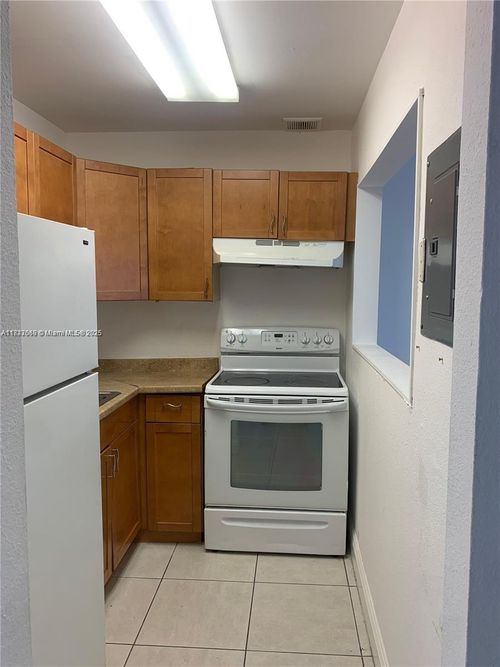 apt-106-241 Se 9th Ave, Pompano Beach, FL, 33060-7336 | Card Image