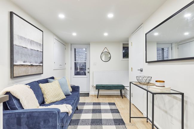 233 Kingston Rd, Home with 3 bedrooms, 3 bathrooms and 2 parking in Toronto ON | Image 4