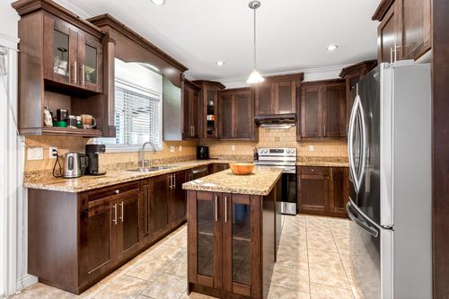 7227 202 St, Langley, BC, V2Y3G4 | Card Image