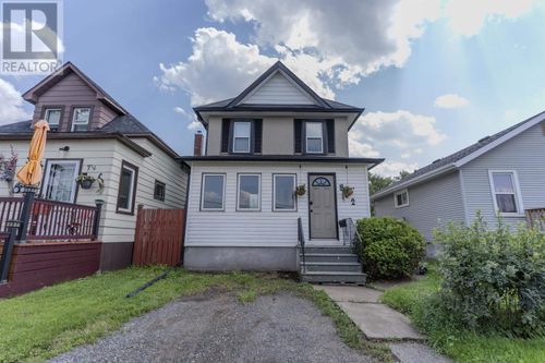 802 Gore St W, Thunder Bay, ON, P7E3S6 | Card Image