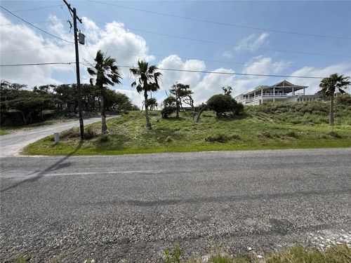 102 Bay Rd, Rockport, TX, 78382-9696 | Card Image