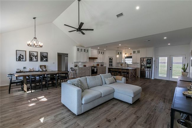 1973 Jackson Ln, House other with 3 bedrooms, 2 bathrooms and 2 parking in China Spring TX | Image 10