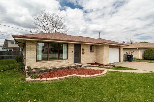 2204 Savoy Circle, RACINE, WI, 53404 | Card Image