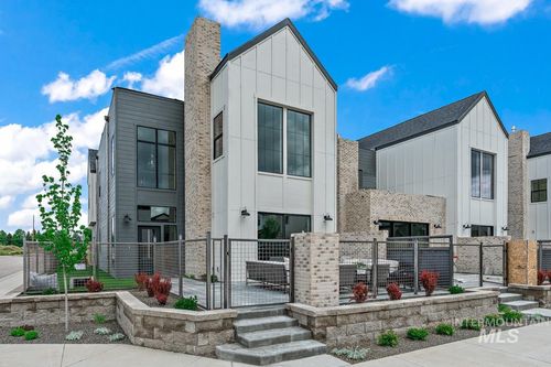 2550 W Iron Coop St, Eagle, ID, 83616-4557 | Card Image