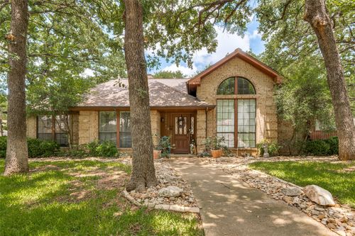 2017 Paddockview Dr, Arlington, TX, 76017-4431 | Card Image