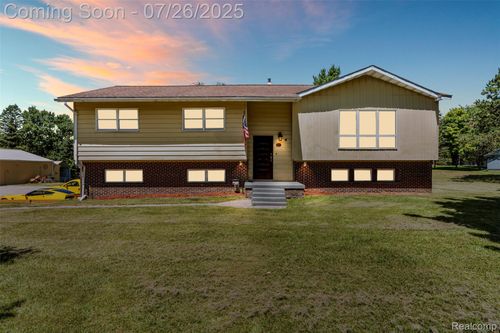 12075 Doane Rd, South Lyon, MI, 48178-8801 | Card Image