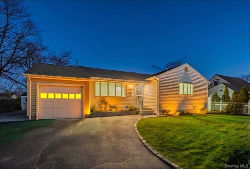 201 Hilltop Dr, Brentwood, NY, 11717-6719 | Card Image