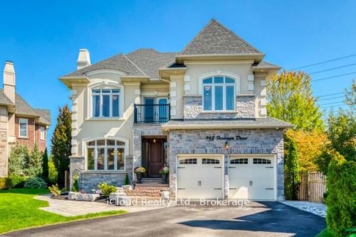 962 Fredonia Dr, Mississauga, ON, L5C2W4 | Card Image