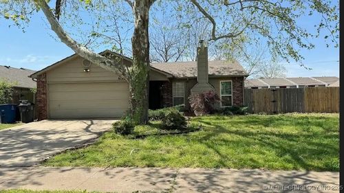 6128 S Madison Pl, Tulsa, OK, 74136-1321 | Card Image
