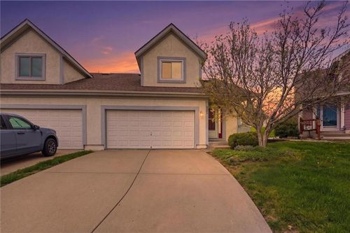 8205 Nw Bradford Ct, Kansas City, MO, 64151-1065 | Card Image