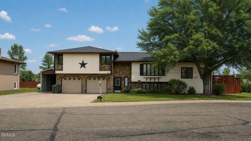 1-818 Mannhaven St, Hazen, ND, 58545-4643 | Card Image