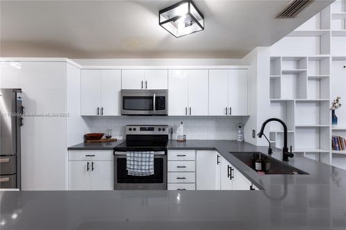 166-9137 Limetree Ln, Pembroke Pines, FL, 33024-4627 | Card Image