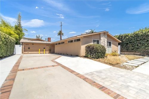 16433 Kingsbury St, Granada Hills, CA, 91344-6715 | Card Image