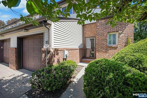 22 Hampton Ct, Twp Washingtn, NJ, 07676-5125 | Card Image