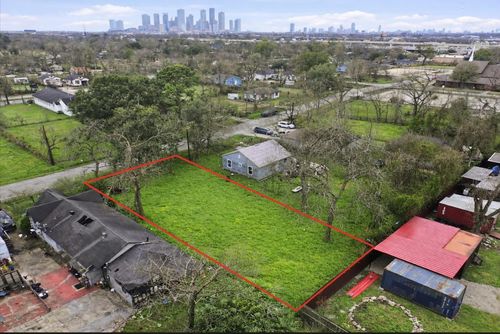 3515 Bain St, Houston, TX, 77026-4422 | Card Image