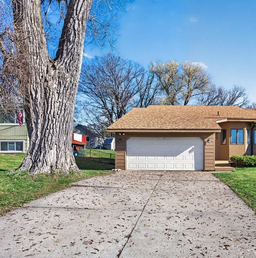 2317 Montana Ave E, Maplewood, MN, 55119-3146 | Card Image