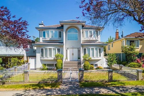 1033 E 39th Ave, Vancouver, BC, V5W1K9 | Card Image